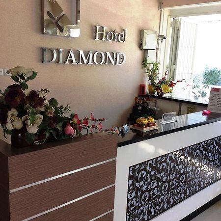 Hotel Diamond Makassar Exteriör bild