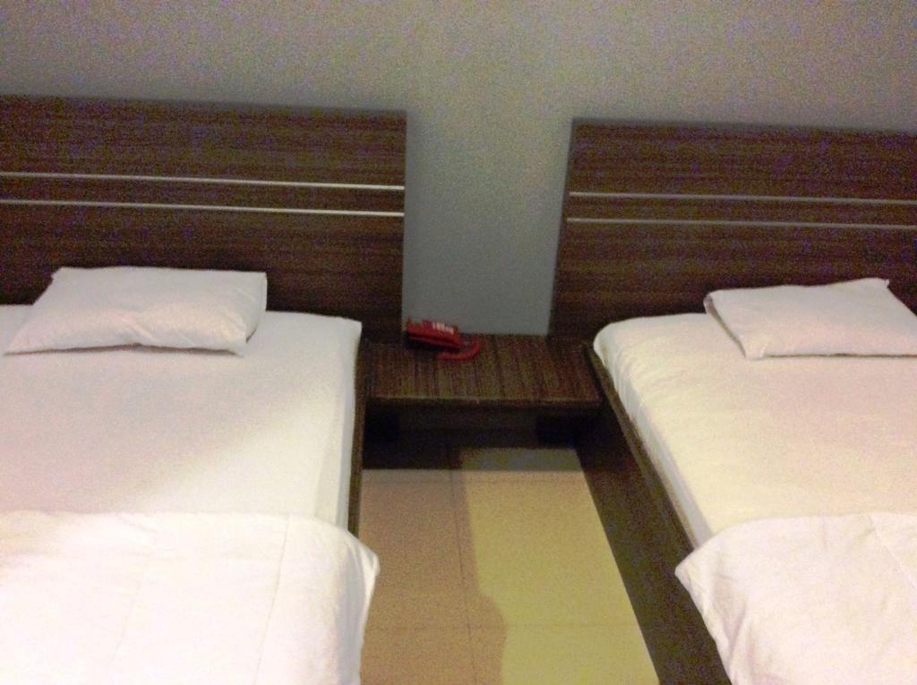 Hotel Diamond Makassar Rum bild