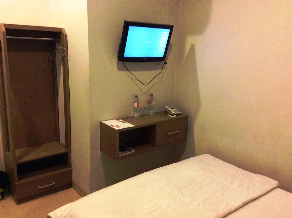 Hotel Diamond Makassar Rum bild