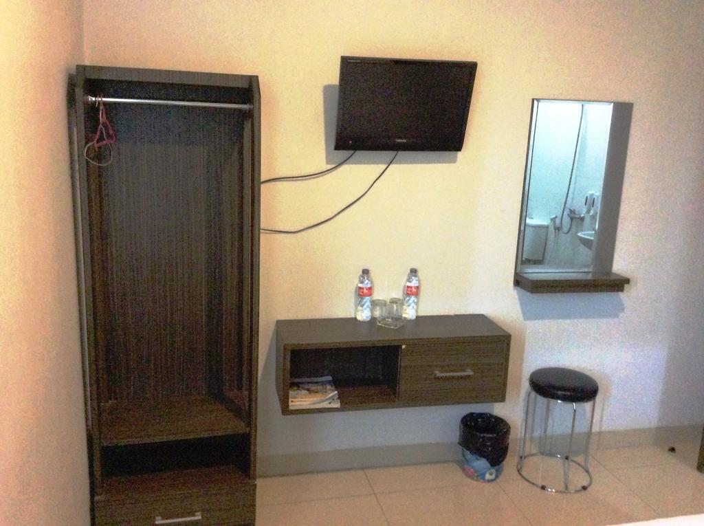 Hotel Diamond Makassar Exteriör bild
