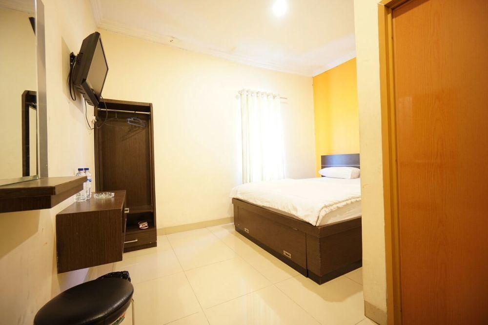 Hotel Diamond Makassar Exteriör bild