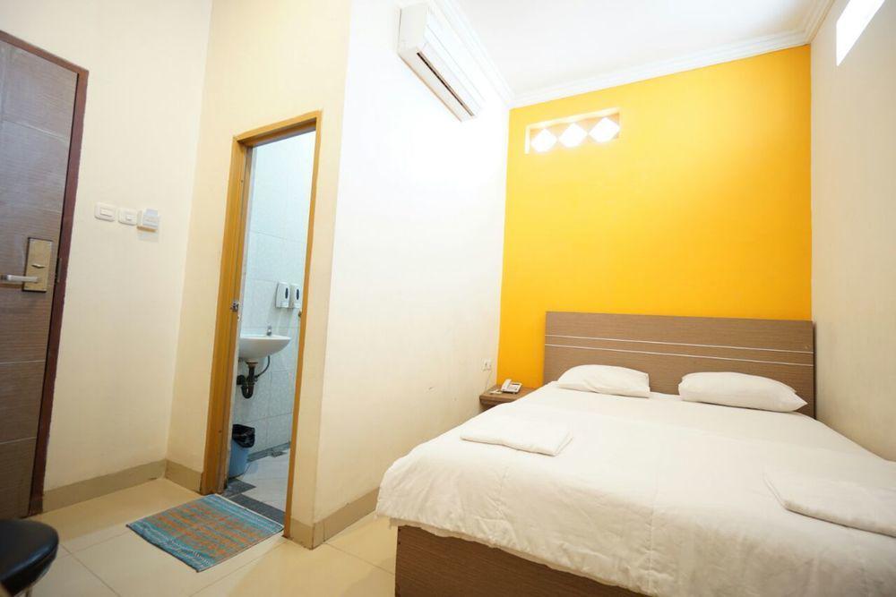 Hotel Diamond Makassar Exteriör bild
