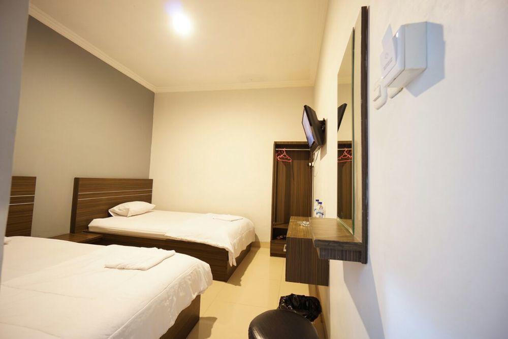 Hotel Diamond Makassar Exteriör bild