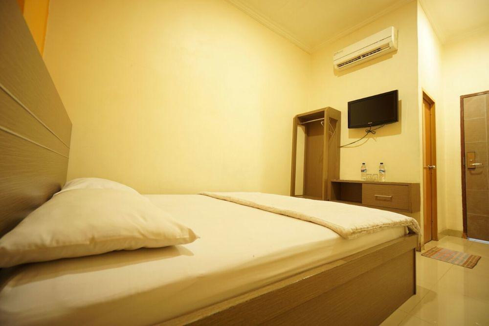 Hotel Diamond Makassar Exteriör bild